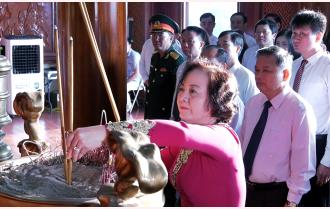 Lãnh đạo tỉnh Yên Bái dâng hương tưởng niệm Chủ tịch Hồ Chí Minh và viếng Nghĩa trang liệt sỹ nhân dịp Quốc khánh
